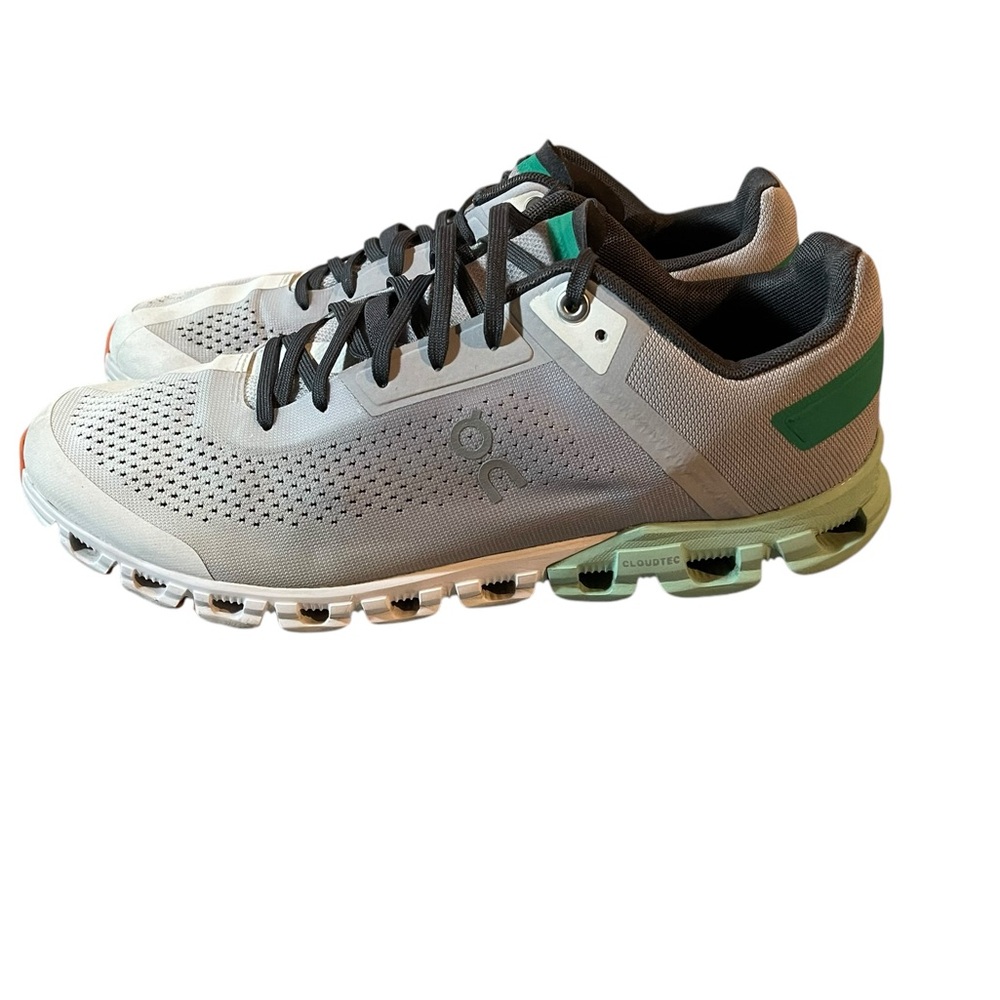 On Running Cloudflow. Women’s Size 10.5 Running Shoes